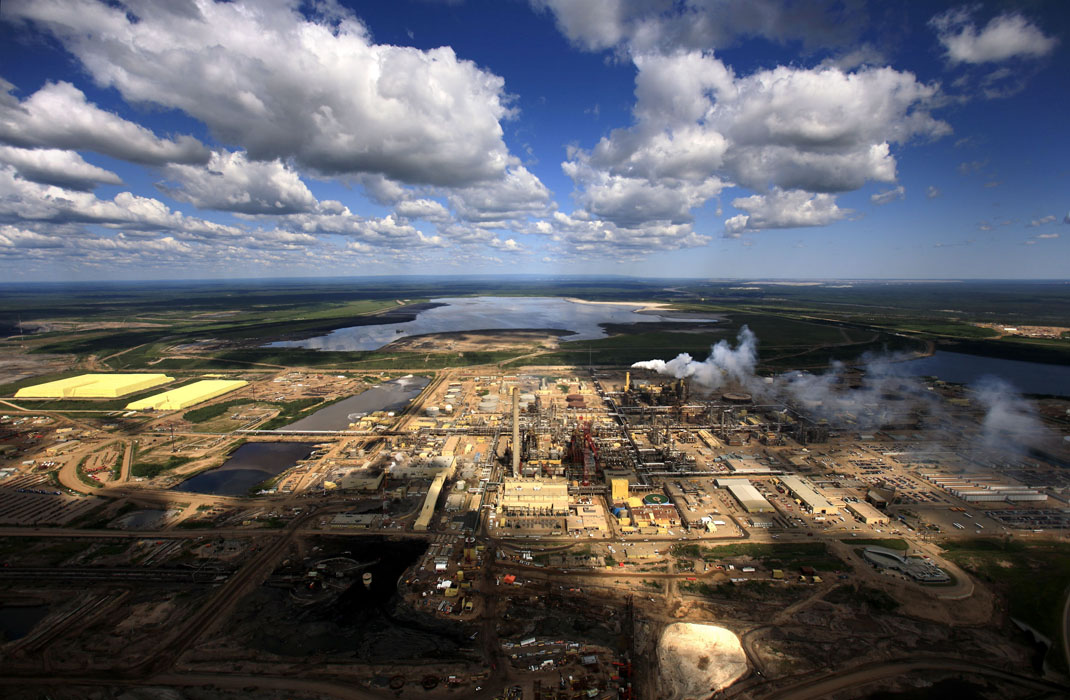 Aerial view of Syncrude upgrader and tailings pond in the Boreal forest north of Fort McMurray, northern Alberta, Canada. Photo Credit: Jiri Rezac, Courtesy of Greenpeace